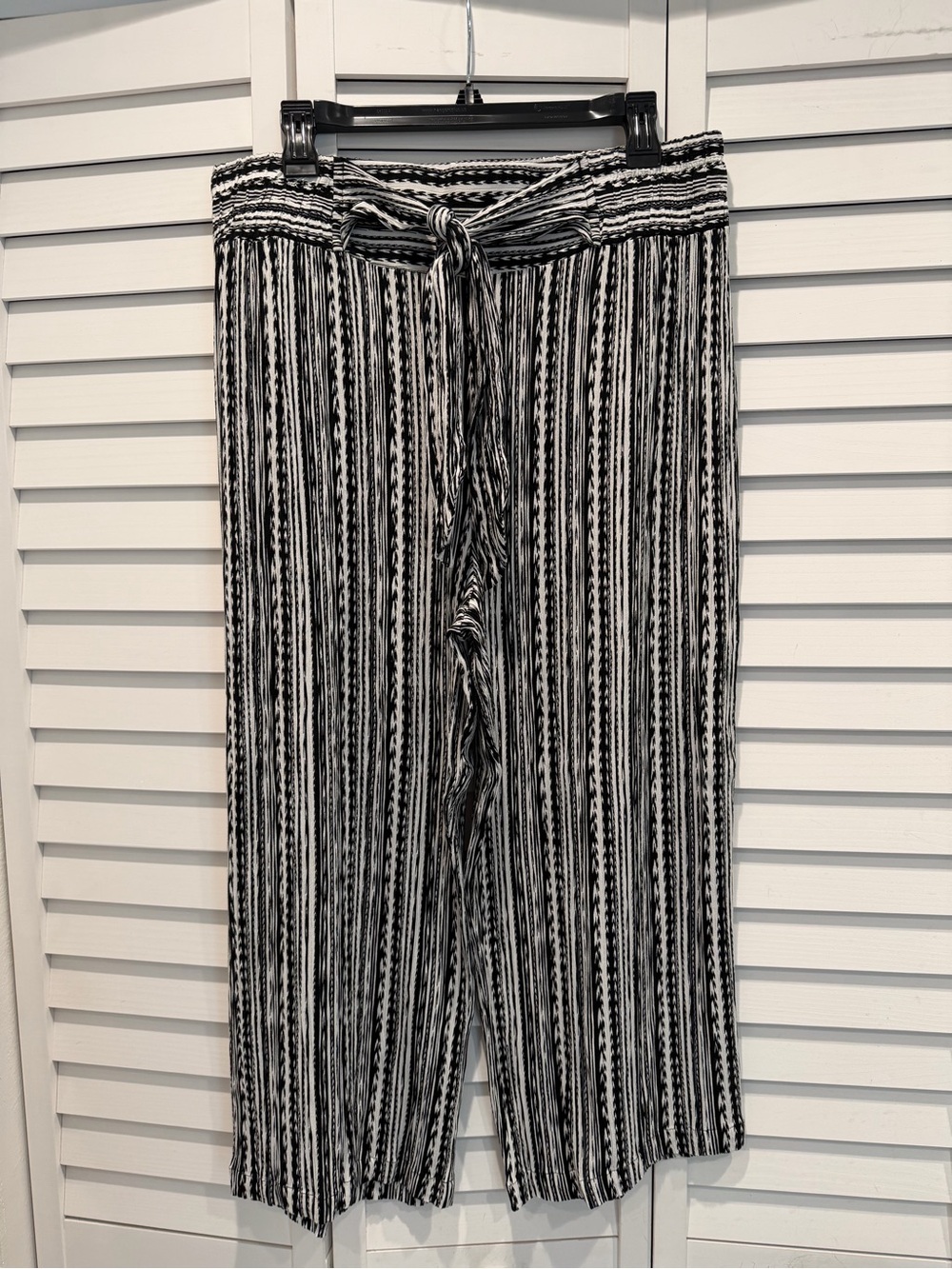 Women's Black & White Striped Tie-Waist Wide Leg Ankle Pants